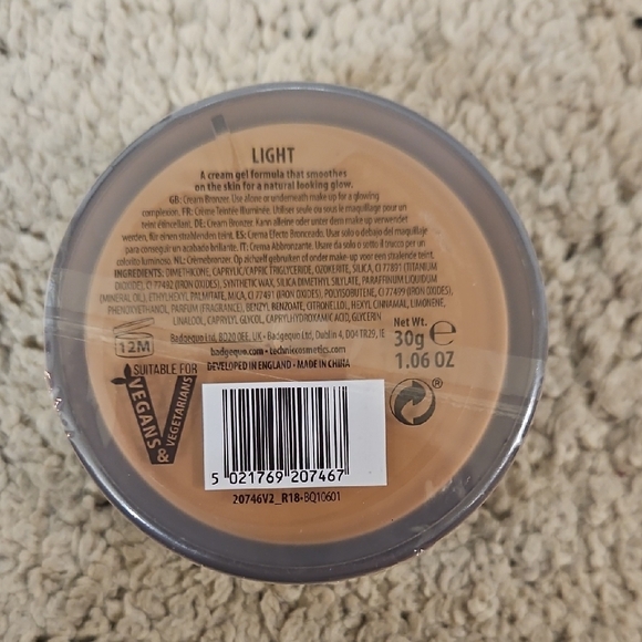 Beauty Bundle and Chic Off White Wristlet Clutch with Mini Pouch and Makeup Set - Picture 15 of 15